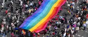 Möbel Höffner fährt nach Kritik nicht beim Berliner CSD mit