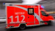 Medizinischer Notfall: Zeugen stoppen Auto auf Bundesstraße