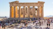 Messerangriff an Akropolis: Zwei Touristen verletzt, Täter festgenommen