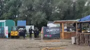 Messerangriff bei Dorffest in Egling: Acht Verletzte – Täter flüchtig