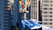 Messi-Trikot fliegt per Helikopter über Rosario wie 2022