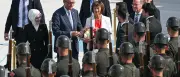 Nato-Dinner: Merz und Ehefrau plaudern lang mit Trump