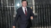 Neuer Premier Burnham holt zurückgetretenen Verteidigungsminister zurück