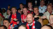 Norwegens Kronprinz Haakon feiert auf Fanmeile in Oslo