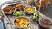 NRW verlängert Härtefallfonds: Zuschüsse für Mittagessen und Klassenfahrten