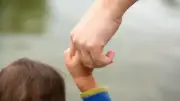 Nur drei Adoptionen durch gleichgeschlechtliche Paare in Thüringen 2025