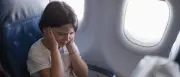 Ohrenschmerzen im Flugzeug: So lindern Sie den Druck bei Start und Landung
