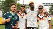 Paul Pogba staunt: Deutscher Influencer Sidney Friede als Superstar gefeiert