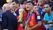 Pedri siegt im Elfmeterschießen gegen seinen Vater nach WM-Titel