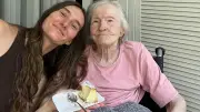 Pflege statt Karriere: Katharina (29) gibt alles für Oma Erika (96)