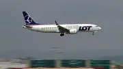 Pilot erleidet medizinischen Notfall: Lot-Flugzeug muss in Italien notlanden