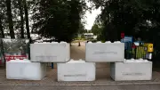 Pollerkrieg am Schachtsee: Campingplatz-Chef liefert Stein vor Haustür des Vize-Landrats