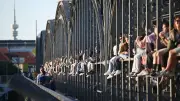 Prien will Unterhaltsvorschuss kürzen: 80.000 Kinder betroffen