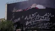 Propaganda-Plakat in Teheran: Mullahs drohen Trump mit Tod im Sarg