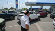 Putin geht das Benzin aus: Russen zahlen fast 4 Euro pro Liter