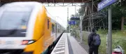 RE1-Strecke gesperrt: Minister pocht auf Fristen bei Bauarbeiten