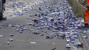Red-Bull-Laster verliert Ladung auf A8 bei Pforzheim – kilometerlange Staus