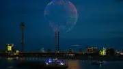 Rheinkirmes Düsseldorf: 1.200 Drohnen und Feuerwerk am Abendhimmel
