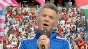 Robbie Williams sorgt mit wilder Frisur für Aufsehen bei WM-Pre-Show
