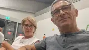 Ryanair-Drama: Ehefrau rettet Mann vor Sog in 4500 Metern Höhe