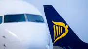Ryanair-Drama: Passagier fast aus Fenster gesogen – Frau berichtet