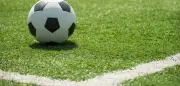 Schiedsrichterin Mathilde Demoncay bei Rudelbildung in Testspiel verletzt