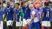 Schock-Diagnose für Frankreich-Star Saliba: Monatelange Pause nach Rücken-OP?