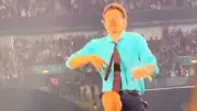 Schockmoment bei Harry Styles Konzert: Sänger stürzt auf der Bühne