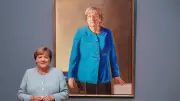 Scholz noch ohne Künstler für Kanzlerporträt – Merkels Gemälde enthüllt