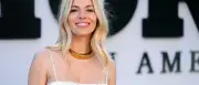 Sienna Miller teilt erstes Foto von ihrem dritten Kind
