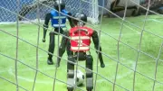 Skurrile Szenen: Humanoide Roboter spielen Fußball in China