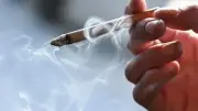 Spanien plant Rauchverbot auf Terrassen, Stränden und in Parks