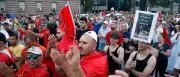 Tausende in Tirana protestieren gegen Kushner-Projekt und Kanye West