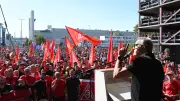 Tausende Mercedes-Beschäftigte protestieren gegen Sparkurs