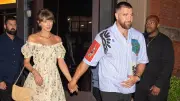 Taylor Swift und Travis Kelce feiern auf Hochzeit von JuJu Smith-Schuster