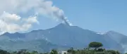 Ätna-Ascheregen: Flughafen Catania nimmt Betrieb wieder auf