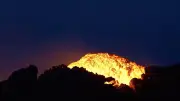 Ätna auf Sizilien: Glühende Lava strömt wieder aus dem Vulkan