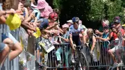Tour de France: Evenepoel gewinnt 15. Etappe, Vingegaard stürzt schwer