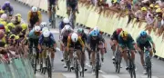 Tour de France: Merlier gewinnt zwölfte Etappe nach Massensturz