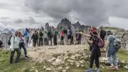 Touristenansturm auf die Drei Zinnen: Hunderte warten stundenlang auf Shuttle