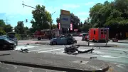 Tragödie an Ampel: BMW-Fahrer rammt Auto und Motorrad – Frau (53) tot