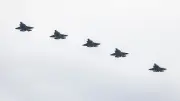 Trump will keine Frist setzen: US-Kampfjet stoppt Öltanker vor Iran