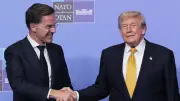 Trump wirbelt Nato-Gipfel durcheinander und lobt Deutschland