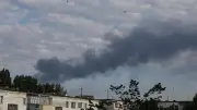 Ukraine greift Russland mit über 450 Drohnen an: Feuer bei Moskau