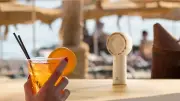 Unter 20 Euro: Jisulife-Handventilator bei Amazon für heiße Tage