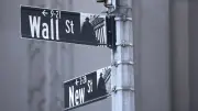 US-Börsen unter Druck: Iran-Konflikt und Chip-Absturz belasten Wall Street