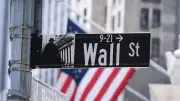 US-Inflation sinkt überraschend, Ölpreise steigen, IBM bricht ein