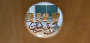 Vize-Schulleiter nach Beziehung mit Schülerin aus Beamtenverhältnis entlassen