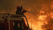 Waldbrände in Frankreich: Feuerstürme erschweren Löscharbeiten