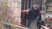 Waldbrände in Spanien: Polizei rettet Menschen durch Türeintritte